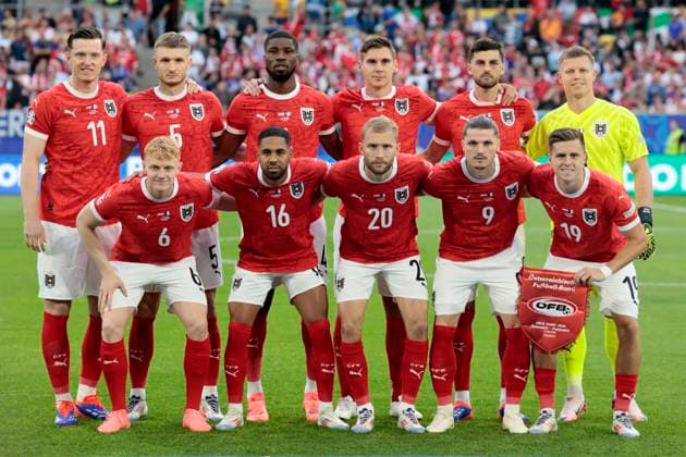 Austria v France: Group D - UEFA EURO, EM, Europameisterschaft,Fussball 2024 Austrain team group, Mannschaftsbild, Totale (br) Michael Gregoritsch, Stefan Posch, Kevin Danso, Max Wober, Florian Grillitsch, Patrick Pentz, (fr) Nicolas Seiwald, Phillipp Mwene, Konrad Laimer, Marcel Sabitzer, Christoph Baumgartner before the UEFA EURO 2024 group stage match between Austria and France at Düsseldorf Arena on June 17, 2024 in Dusseldorf, Germany. Düsseldorf Düsseldorf Arena Germany Germany Copyright: xRichardxSellers Sportsphoto APLx 14041222