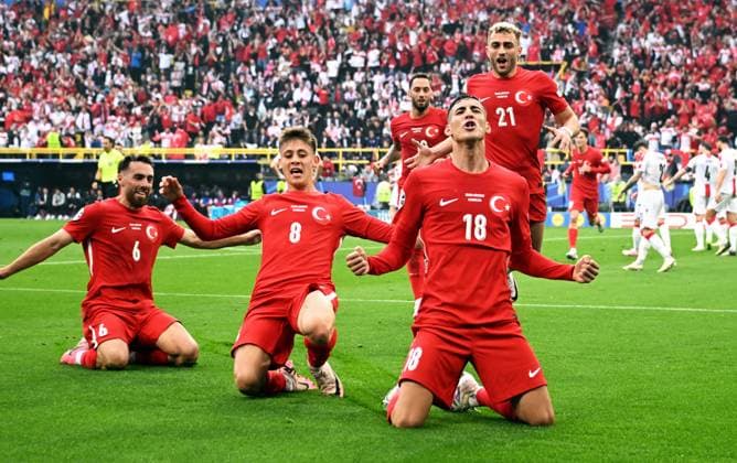 Football, European Championship, EURO 2024, Group F, Signal Iduna Park Dortmund Turkey Georgia 3 1 Cheering Mert Müldür TUR after his goal for 1 0, together with Arda Güler TUR , Baris Alper Yilmaz TUR , Hakan Calhanoglu TUR , Samet Akaydin TUR Cheering, joy, action
