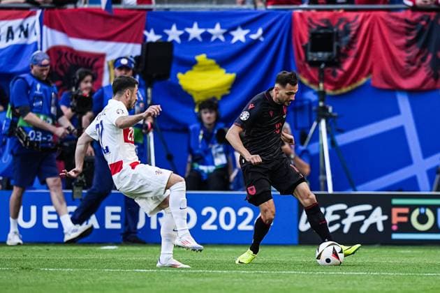 Josip Juranovic Croatia, 22 , Nedim Bajrami Albania, 10 GER, Croatia vs Albania, European Football Championship, UEFA Euro 2024, Matchday 2, 19 06 2024 GER, Croatia vs Albania, European Football Championship, UEFA Euro 2024, Matchday 2, 19 06 2024 Hamburg Copyright: xEibner-Pressefoto MarcelxvonxFehrnx EP_MFN