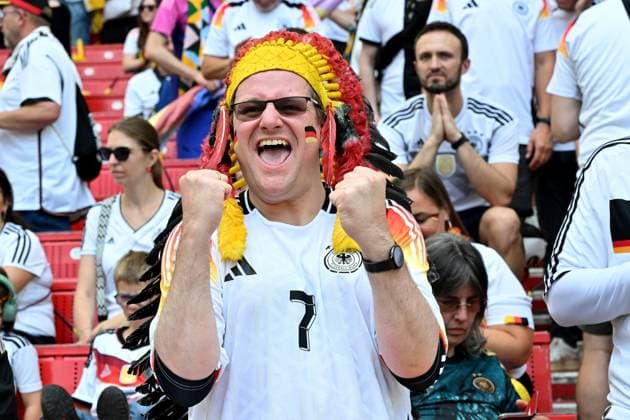 19 06 2024, xjrdrx, European Football Championship 2024, Germany Hungary emspor, v l emotions, fans, atmosphere, flags, logo, German flag, black red gold, DFL DFB REGULATIONS PROHIBIT ANY USE OF PHOTOGRAPHS as IMAGE SEQUENCES and or QUASI VIDEO Stuttgart