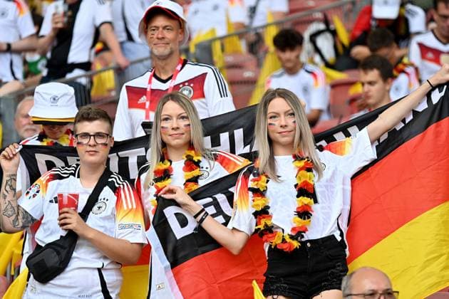 19 06 2024, xjrdrx, European Football Championship 2024, Germany Hungary emspor, v l emotions, fans, atmosphere, flags, logo, German flag, black red gold, DFL DFB REGULATIONS PROHIBIT ANY USE OF PHOTOGRAPHS as IMAGE SEQUENCES and or QUASI VIDEO Stuttgart
