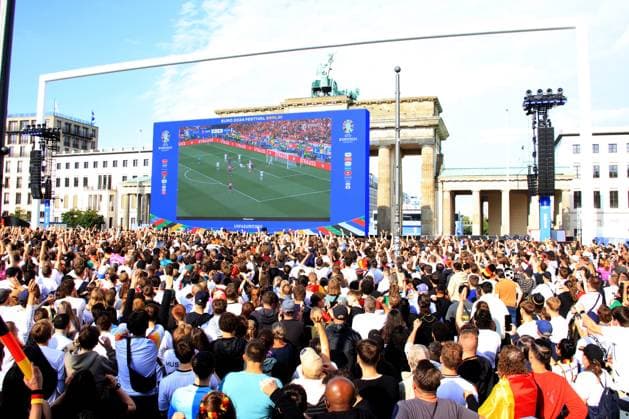 DEU, FIFA, EM 2024, Fan Mile, Brandenburg Gate, 19 06 2024, Brandenburg Gate, Berlin, DEU, FIFA, EM 2024, Fan Mile, Brandenburg Gate, in the picture Photo Juergen Engler nordphoto GmbH nordphotoxGmbHx xEngler nph00076