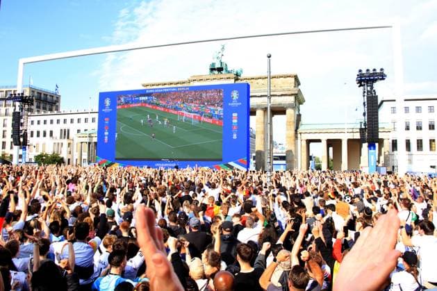 DEU, FIFA, EM 2024, Fan Mile, Brandenburg Gate, 19 06 2024, Brandenburg Gate, Berlin, DEU, FIFA, EM 2024, Fan Mile, Brandenburg Gate, in the picture Photo Juergen Engler nordphoto GmbH nordphotoxGmbHx xEngler nph00076