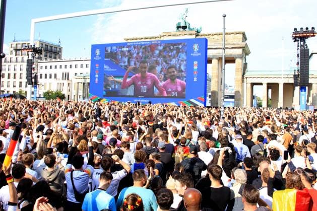DEU, FIFA, EM 2024, Fan Mile, Brandenburg Gate, 19 06 2024, Brandenburg Gate, Berlin, DEU, FIFA, EM 2024, Fan Mile, Brandenburg Gate, in the picture Photo Juergen Engler nordphoto GmbH nordphotoxGmbHx xEngler nph00076