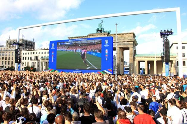 DEU, FIFA, EM 2024, Fan Mile, Brandenburg Gate, 19 06 2024, Brandenburg Gate, Berlin, DEU, FIFA, EM 2024, Fan Mile, Brandenburg Gate, in the picture Photo Juergen Engler nordphoto GmbH nordphotoxGmbHx xEngler nph00076