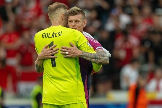 Peter Gulacsi Hungary, 01 , Toni Kroos Germany 08 , GER, Germany GER vs Hungary HUN , European Football Championship, UEFA EURO 2024, Group A, Matchday 2, 19 06 2024, GER, Germany GER vs Hungary HUN , European Football Championship, UEFA EURO 2024, Group A, Matchday 2, 19 06 2024 Stuttgart Copyright: xEibner-Pressefoto SaschaxWaltherx EP_EER