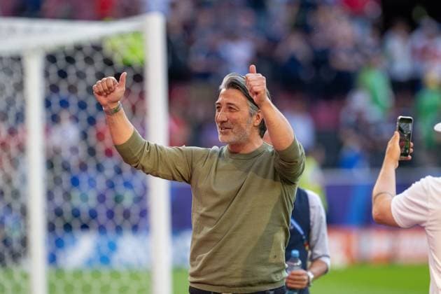 GER, EURO 2024, Group A, Scotland SCT vs Switzerland SUI 19 06 2024, Cologne Stadium, Cologne, GER, EURO 2024, Group A, Scotland SCT vs Switzerland SUI In the picture Murat Yakin Switzerland SUI, Head coach personally gives the fans a thumbs up Gestures, facial expressions, emotions Single action, half body Half body Crop, single image, action, action, game scene nordphotoxGmbHxx xDenkinger nph00015
