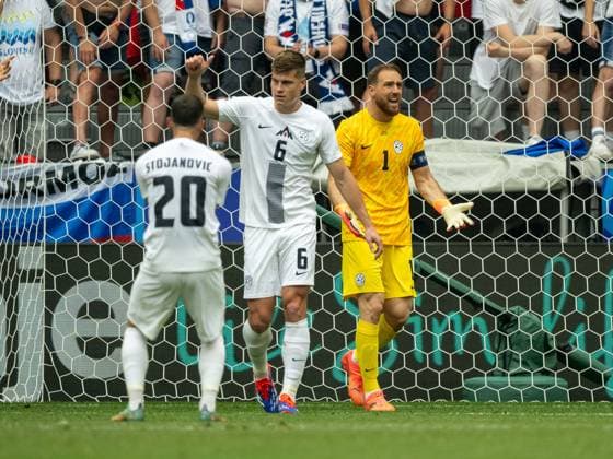 Petar Stojanovic Slovenia, 20 , Jaka Bijol Slovenia, 06 , Jan Oblak Slovenia, 01 , GER, Slovenia SVN vs Serbia SRB , European Football Championship, UEFA EURO 2024, Group E, Matchday 2, 20 06 2024, GER, Slovenia SVN vs Serbia SRB , European Football Championship, UEFA EURO 2024, Group E, Matchday 2, 20 06 2024 Munich Copyright: xEibner-Pressefoto SaschaxWaltherx EP_SWA