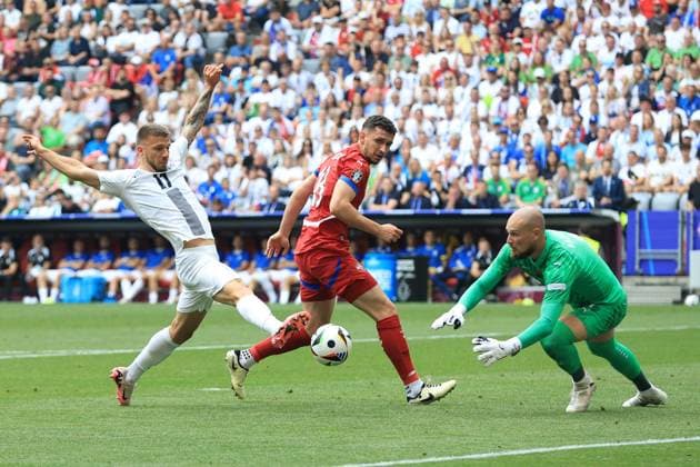 Jan Mlakar of Slovenia shoots Slovenia v Serbia, UEFA European Championship, EM, Europameisterschaft 2024, Group C, Football, Munich Football Arena, Munich, Germany, 20 Jun 2024 EDITORIAL USE ONLY No use with unauthorised audio, video, data, fixture lists, club league logos or live services. Online in-match use limited to 120 images, no video emulation. No use in betting, games or single club league player publications. Copyright: xMichaelxZemanek Shutterstockx 14543659ba