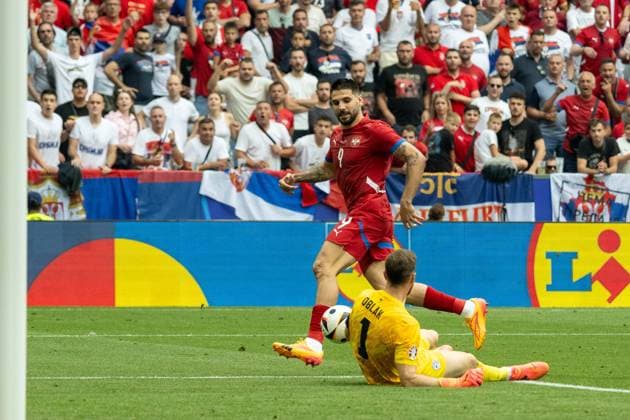 Jan Oblak Slovenia, 01 , Aleksandar Mitrovic Serbia, 09 , GER, Slovenia SVN vs Serbia SRB , European Football Championship, UEFA EURO 2024, Group E, Matchday 2, 20 06 2024, GER, Slovenia SVN vs Serbia SRB , European Football Championship, UEFA EURO 2024, Group E, Matchday 2, 20 06 2024 Munich Copyright: xEibner-Pressefoto SaschaxWaltherx EP_SWA