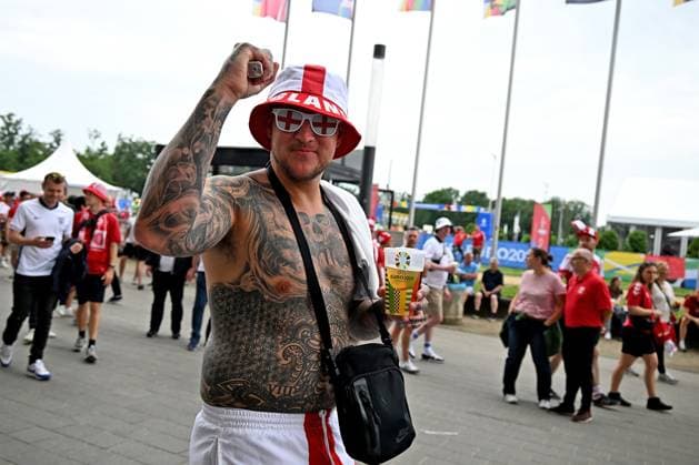 20 06 2024, xsltx, European Football Championship 2024, Denmark England emspor, v l emotions, fans, atmosphere, flags, logo, England, Three Lions, spectators, jerseys DFL DFB REGULATIONS PROHIBIT ANY USE OF PHOTOGRAPHS as IMAGE SEQUENCES and or QUASI VIDEO Frankfurt am Main