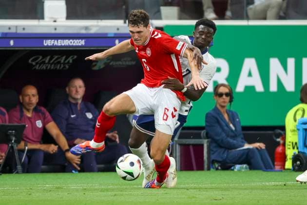 Bukayo Saka England, 07 and Andreas Christensen Denmark, 06 in duel , Football, UEFA , European Championship, Group C 2024, Denmark vs England, 20 06 2024, Frankfurt Arena, Frankfurt, Germany Frankfurt Frankfurt Arena Hessen Germany Copyright: xGrantxHubbsx
