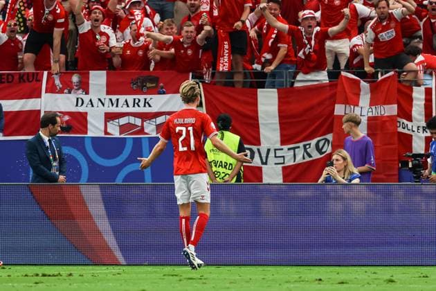 Goal for Denmark equalizer 1 1 by H Hjulmand Denmark 21 , Goal celebration dei den Daenen GER, Denmark DEN vs England ENG , European Football Championship, UEFA EURO 2024, Group C, Matchday 2, 20 06 2024 DFB DFL REGULATIONS PROHIBIT ANY USE OF PHOTOGRAPHS AS IMAGE SEQUENCES AND OR QUASI VIDEO GER, Denmark DEN vs England ENG , European Football Championship, UEFA EURO 2024, Group C, Matchday 2, 20 06 2024 Frankfurt Copyright: xEibner-Pressefoto RogerxBuerkex EP
