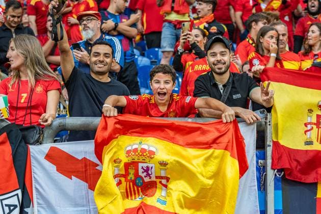 Spain Fans Spain Fans Spain vs Italy, Men, Football, Matchday 2, EURO 2024, 20 06 2024, European Championship, Group B Spain vs Italy, Men, Football, Matchday 2, EURO 2024, 20 06 2024, European Championship, Group B Gelsenkirchen Copyright: xEibner-Pressefoto BahhoxKarax EP_SPA