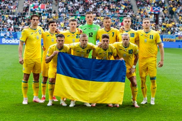 UEFA EURO 2024 Slovakia Ukraine 21 06 2024 Team photo Ukraine Back row from left Illia Zabarnyi Ukraine, 13 , Mykola Shaparenko Ukraine, 19 , Mykola Matviyenko Ukraine, 22 , Anatoliy Trubin Ukraine, 12 , Andriy Yarmolenko Ukraine, 7 , Volodymyr Brazhko Ukraine, 18 , Artem Dovbyk Ukraine, 11 Front row from left Oleksandr Tymchyk Ukraine, 24 , Oleksandr Zinchenko Ukraine, 17 , Georgiy Sudakov Ukraine, 14 , Mykhailo Mudryk Ukraine, 10 UEFA EURO 2024 Slovakia Ukraine Arena Düsseldorf, Düsseldorf on 21 06 2024 Copyright: xBEAUTIFULxSPORTS Meuselx