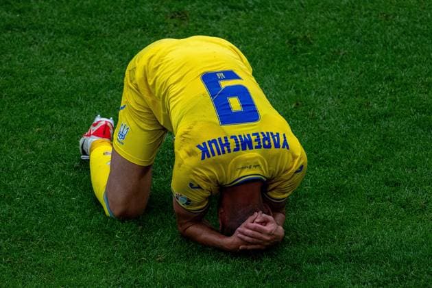 GER, EURO 2024, Group E, Slovakia SVK vs Ukrtaine UKR 21 06 2024, Merkur Spiel Arena, Düsseldorf, GER, EURO 2024, Group E, Slovakia SVK vs Ukrtaine UKR In the picture Roman Yaremchuk Ukraine UKR, 09 Cheering after the victory powerless on the ground Gestures, facial expressions, emotions nordphotoxGmbHxx xDenkinger nph00015