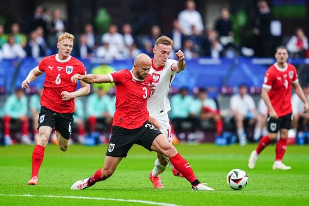 Gernot Trauner Austria, 03 , Adam Buksa Poland, 16 GER, Poland vs Austria, European Football Championship, UEFA Euro 2024, Matchday 2, 21 06 2024 GER, Poland vs Austria, European Football Championship, UEFA Euro 2024, Matchday 2, 21 06 2024 Berlin Copyright: xEibner-Pressefoto MarcelxvonxFehrnx EP_MFN