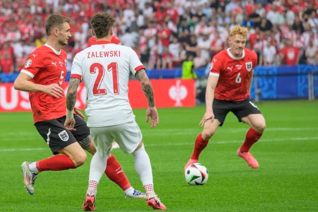 GER, Berlin, Football, Poland vs Austria, Group D, Group stage, UEFA EURO 2024, MD3, SP, Olympia Stadion Berlin, v l Stefan Posc Nicolas Seiwald Austria , duel, action, fight, fights for the ball, h Austria , Nicola Zalewski Poland ,, 21 06 2024, Copyright: HMBxMedia UwexKoch