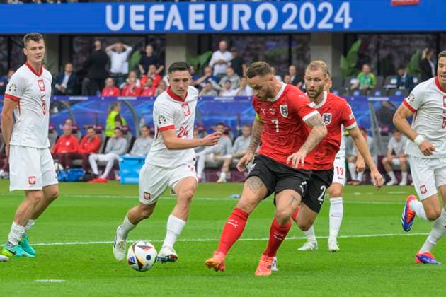 GER, Berlin, Football, Poland vs Austria, Group D, Group stage, UEFA EURO 2024, MD3, SP, Olympia Stadion Berlin, v l Bartosz Slisz Poland , Marko Arnautovic Austria , duel, action, fight, fights for the ball, 21 06 2024, Copyright: HMBxMedia UwexKoch
