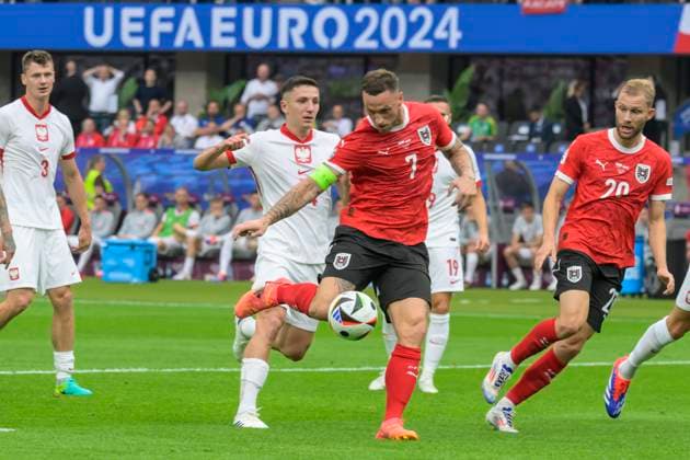 GER, Berlin, Football, Poland vs Austria, Group D, Group stage, UEFA EURO 2024, MD3, SP, Olympia Stadion Berlin, v l Bartosz Slisz Poland , Marko Arnautovic Austria , duel, action, fight, fights for the ball, 21 06 2024, Copyright: HMBxMedia UwexKoch