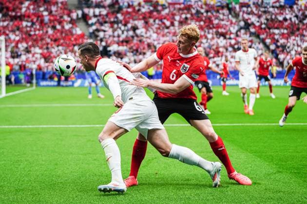 Piotr Zielinski Poland, 10 , Nicolas Seiwald Austria, 06 GER, Poland vs Austria, European Football Championship, UEFA Euro 2024, Matchday 2, 21 06 2024 GER, Poland vs Austria, European Football Championship, UEFA Euro 2024, Matchday 2, 21 06 2024 Berlin Copyright: xEibner-Pressefoto MarcelxvonxFehrnx EP_MFN
