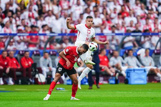 Philipp Mwene Austria, 16 , Przemyslaw Frankowski Poland, 19 GER, Poland vs Austria, European Football Championship, UEFA Euro 2024, Matchday 2, 21 06 2024 GER, Poland vs Austria, European Football Championship, UEFA Euro 2024, Matchday 2, 21 06 2024 Berlin Copyright: xEibner-Pressefoto MarcelxvonxFehrnx EP_MFN