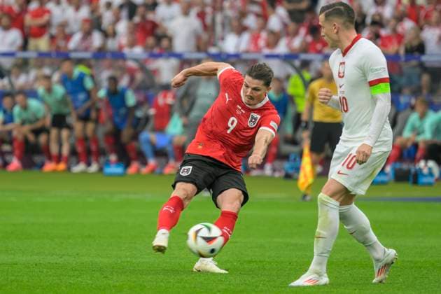 GER, Berlin, Football, Poland vs Austria, Group D, Group stage, UEFA EURO 2024, MD3, SP, Olympia Stadion Berlin, Marcel Sabitzer Austria , takes a shot on goal, 21 06 2024, Copyright: HMBxMedia UwexKoch