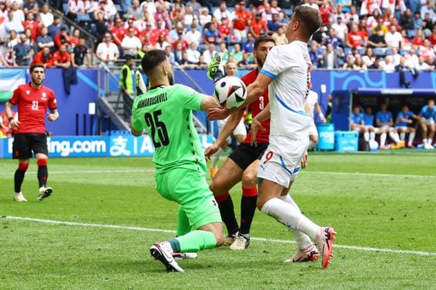 Adam Hlozek of Czech Republic scores a goal which is later ruled out on VAR due to a hand ball Georgia v Czechia, UEFA European Championship, EM, Europameisterschaft 2024, Group F, Football, Volksparkstadion, Hamburg, Germany, 22 Jun 2024 EDITORIAL USE ONLY No use with unauthorised audio, video, data, fixture lists, club league logos or live services. Online in-match use limited to 120 images, no video emulation. No use in betting, games or single club league player publications. Copyright: xKieranxMcManus Shutterstockx 14548025ab