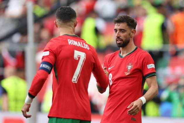 Sport Bilder des Tages Bruno Fernandes of Portugal celebrates their goal to make it 3-0 Turkiye v Portugal, UEFA European Championship, EM, Europameisterschaft 2024, Group F, Football, BVB Stadion, Dortmund, Germany, 22 Jun 2024 EDITORIAL USE ONLY No use with unauthorised audio, video, data, fixture lists, club league logos or live services. Online in-match use limited to 120 images, no video emulation. No use in betting, games or single club league player publications. Copyright: xPaulxCurrie Shutterstockx 14548034dz