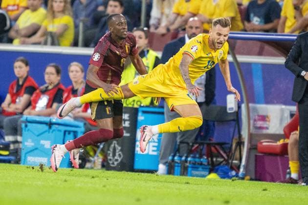 GER, EURO 2024, Group E, Belgium BEL vs Romania ROU 22 06 2024, Cologne Stadium, Cologne, GER, EURO 2024, Group E, Belgium BEL vs Romania ROU In the picture Dori Lukebakio Belgium BEL, 14 takes Denis Dargus Romania ROU, 24 off his feet in a duel, duel, dynamics, action, action scene gestures, facial expressions, emotions nordphotoxGmbHxx xDenkinger nph00015