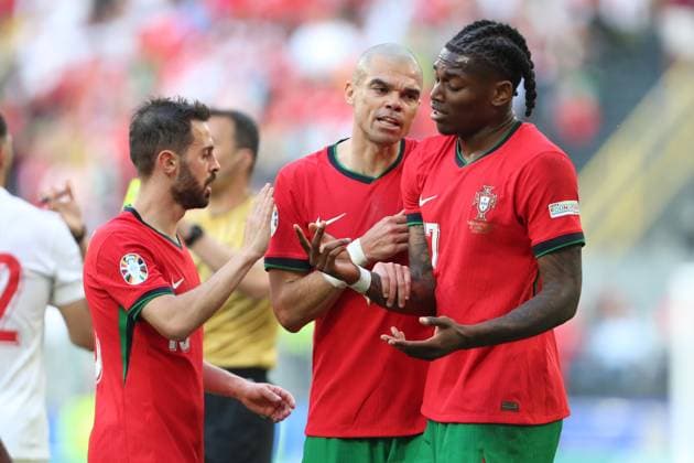 Bernardo Silva (Portugal), Pepe (Portugal) und Rafael Leao (Portugal) discusses, discussion, UEFA EURO, EM, Europameisterschaft,Fussball 2024 - Group F, Turkey vs Portugal, BVB Stadium Dortmund, June 22, 2024, Dortmund, Germany.