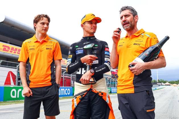 Lando Norris of Great Britain and McLaren, Oscar Piastri of Australia and McLaren and Team Principal Andrea Stella celebrate after winning the Race, Race, F1 Grand Prix of Spain, Circuit de Barcelona Catalunya on June 23, 2024 in Barcelona, Spain Photo by Diogo Cardoso DeFodi Images Lando Norris of Great Britain and McLaren, Oscar Piastri of Australia and McLaren and Team Principal Andrea Stella celebrate for a photo in the grid after second place in the Race, Race, F1 Grand Prix of Spain, Circuit de Barcelona Catalunya on June 23, 2024 in Barcelona, Spain Photo by Diogo Cardoso DeFodi Images Defodi 645 f1spa20240623 2540 Defodi-645