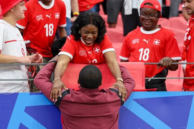Kwadwo Duah Switzerland, 18 gets celebrated and hugged by Swiss fan , Football, UEFA , European Championship, Group A 2024, Switzerland vs Germany, 23 06 2024, Frankfurt Arena, Frankfurt, Germany Frankfurt Frankfurt Arena Hessen Germany Copyright: xGrantxHubbsx
