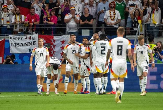 Soccer, Men, Season 2023 24, Euro EM 2024, Group A 3 Matchday in Frankfurt, Switzerland Germany, f l Florian Wirtz Germany , Jamal Musiala Germany , Robert Andrich Germany , Ilkay Gündogan Germany , Jonathan Tah Germany , Antonio Rüdiger Germany , Toni Kroos Germany , Maximilian Mittelstädt Germany , cheering after the supposed goal to 0 1, 23 06 2024, Copyright: xMatthiasxKochx