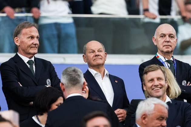 Federal Chancellor Olaf Scholz, Bernd Neuendorf, Hans Joachim Watzke GER, Switzerland SUI vs Germany DEU , European Football Championship, UEFA EURO 2024, Group A, Matchday 3, 23 06 2024 GER, Switzerland SUI vs Germany DEU , European Football Championship, UEFA EURO 2024, Group A, Matchday 3, 23 06 2024 Frankfurt Copyright: xEibner-Pressefoto RogerxBuerkex EP
