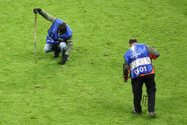 Groundsmen replace turf on the pitch Switzerland v Germany, UEFA European Championship, EM, Europameisterschaft 2024, Group A, Football, Frankfurt Arena, Frankfurt am Main, Germany, 23 Jun 2024 EDITORIAL USE ONLY No use with unauthorised audio, video, data, fixture lists, club league logos or live services. Online in-match use limited to 120 images, no video emulation. No use in betting, games or single club league player publications. Copyright: xMattxWest Shutterstockx 14548071bq