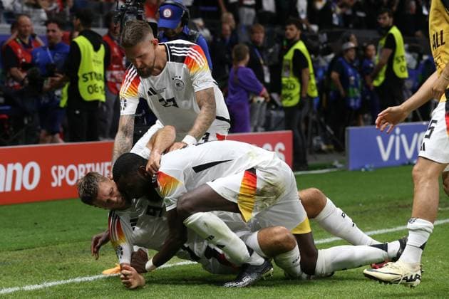 Niclas Füllkrug Germany celebrates after scoring his team s first goal with teammates, UEFA EURO 2024 Group A, Switzerland vs Germany, Arena Frankfurt on June 23, 2024 in Frankfurt am Main, Germany Photo by Oliver Kaelke DeFodi Images Niclas Füllkrug Germany celebrates after scoring his team s first goal with teammates, UEFA EURO 2024 Group A, Switzerland vs Germany, Arena Frankfurt on June 23, 2024 in Frankfurt am Main, Germany Photo by Oliver Kaelke DeFodi Images Defodi 678 2024 06 23 OK SUIGER 2606 Defodi-678
