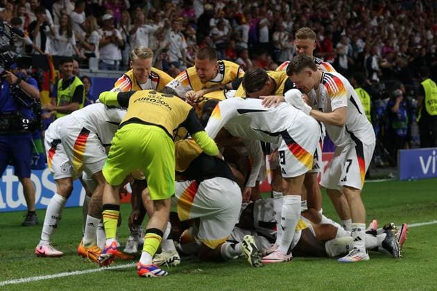 Niclas Füllkrug Germany celebrates after scoring his team s first goal with teammates, UEFA EURO 2024 Group A, Switzerland vs Germany, Arena Frankfurt on June 23, 2024 in Frankfurt am Main, Germany Photo by Oliver Kaelke DeFodi Images Niclas Füllkrug Germany celebrates after scoring his team s first goal with teammates, UEFA EURO 2024 Group A, Switzerland vs Germany, Arena Frankfurt on June 23, 2024 in Frankfurt am Main, Germany Photo by Oliver Kaelke DeFodi Images Defodi 678 2024 06 23 OK SUIGER 2621 Defodi-678