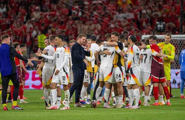 Soccer, men, season 2023 24, Euro EM 2024, Group A 3 matchday in Frankfurt, Switzerland Germany, f l Toni Kroos Germany , Jamal Musiala Germany , national coach Julian Nagelsmann Germany , Niclas Füllkrug Germany , Robin Koch Germany , Leroy Sane Germany , Florian Wirtz Germany , cheering after the final whistle, 23 06 2024, Copyright: xMatthiasxKochx