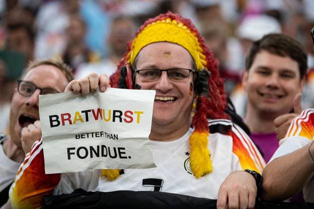 German fans Bratwurst better than Fondue GER, Switzerland SUI vs Germany DEU , European Football Championship, UEFA EURO 2024, Group A, Matchday 3, 23 06 2024 GER, Switzerland SUI vs Germany DEU , European Football Championship, UEFA EURO 2024, Group A, Matchday 3, 23 06 2024 Frankfurt Copyright: xEibner-Pressefoto RogerxBuerkex EP