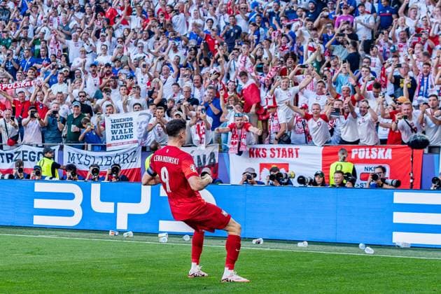 Goal to 1 1 by Robert Lewandowski Poland, 09 France vs Poland, Men, Football, Matchday 3, EURO 2024, 25 06 2024, European Championship, Group D France vs Poland, Men, Football, Matchday 3, EURO 2024, 25 06 2024, European Championship, Group D Dortmund Copyright: xEibner-Pressefoto BahhoxKarax EP_FRA