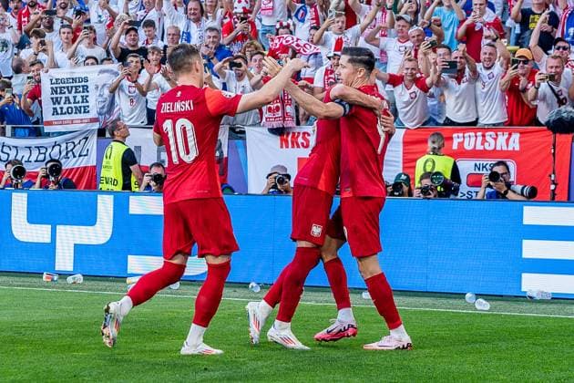 Goal to 1 1 by Robert Lewandowski Poland, 09 France vs Poland, Men, Football, Matchday 3, EURO 2024, 25 06 2024, European Championship, Group D France vs Poland, Men, Football, Matchday 3, EURO 2024, 25 06 2024, European Championship, Group D Dortmund Copyright: xEibner-Pressefoto BahhoxKarax EP_FRA