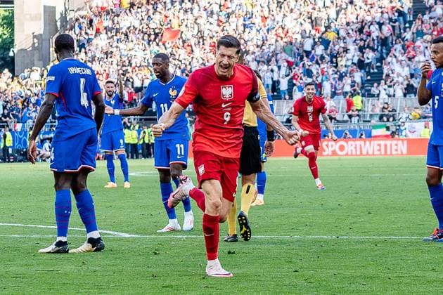 Goal to 1 1 by Robert Lewandowski Poland, 09 France vs Poland, Men, Football, Matchday 3, EURO 2024, 25 06 2024, European Championship, Group D France vs Poland, Men, Football, Matchday 3, EURO 2024, 25 06 2024, European Championship, Group D Dortmund Copyright: xEibner-Pressefoto BahhoxKarax EP_FRA