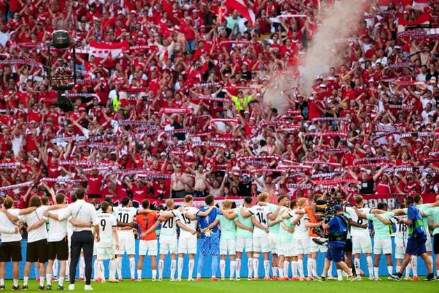 Austria celebrates victory with fans, GER, UEFA Euro 2024, Football men, UEFA EM 2024 Matchday 3, Group D, Netherlands vs Austria, Netherlands vs Austria, 25 06 2024 GER, UEFA Euro 2024, Football men, UEFA EM 2024 Matchday 3, Group D, Netherlands vs Austria, Netherlands vs Austria, 25 06 2024 Berlin Copyright: xEibner-Pressefotox xClaudiusxRauchx EP_CRH