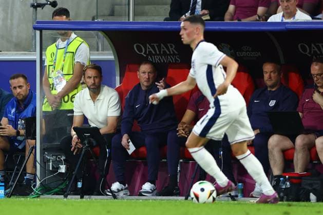 England manager Gareth Southgate watches Phil Foden of England England v Slovenia, UEFA European Championship, EM, Europameisterschaft 2024, Group C, Football, Cologne Stadium, Cologne, Germany, 25 Jun 2024 EDITORIAL USE ONLY No use with unauthorised audio, video, data, fixture lists, club league logos or live services. Online in-match use limited to 120 images, no video emulation. No use in betting, games or single club league player publications. Copyright: xKieranxMcManus Shutterstockx 14555526bv