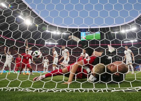 Predrag Rajkovic of Serbia is fouled by Jonas Wind of Denmark and goal is not given Denmark v Serbia, UEFA European Championship, EM, Europameisterschaft 2024, Group C, Football, Munich Football Arena, Munich, Germany, 25 Jun 2024 EDITORIAL USE ONLY No use with unauthorised audio, video, data, fixture lists, club league logos or live services. Online in-match use limited to 120 images, no video emulation. No use in betting, games or single club league player publications. Copyright: xMichaelxZemanek Shutterstockx 14555536bm
