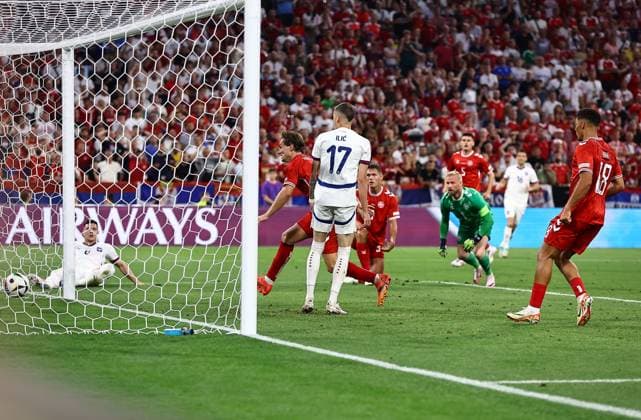 Joachim Andersen of Denmark scores an own goal before it is ruled out due to a Serbian offside Denmark v Serbia, UEFA European Championship, EM, Europameisterschaft 2024, Group C, Football, Munich Football Arena, Munich, Germany, 25 Jun 2024 EDITORIAL USE ONLY No use with unauthorised audio, video, data, fixture lists, club league logos or live services. Online in-match use limited to 120 images, no video emulation. No use in betting, games or single club league player publications. Copyright: xMichaelxZemanek Shutterstockx 14555536cd