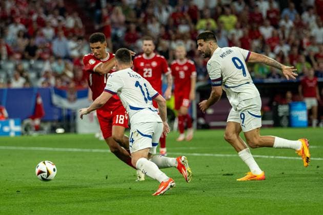 Alexander Hartmann Bah Denmark 18 , Andrija Zivkovic Serbia, 14 , Aleksandar Mitrovic Serbia, 09 , GER, Denmark DEN vs Serbia SRB , European Football Championship, UEFA EURO 2024, Group E, Matchday 3, 25 06 2024, GER, Denmark DEN vs Serbia SRB , European Football Championship, UEFA EURO 2024, Group E, Matchday 3, 25 06 2024 Munich Copyright: xEibner-Pressefoto SaschaxWaltherx EP_SWA