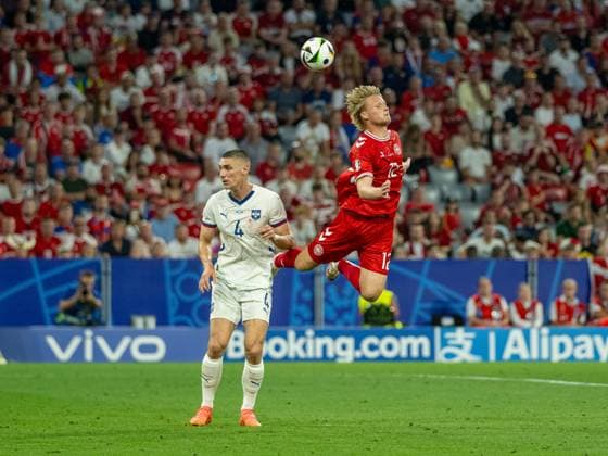 Nikola Milenkovic Serbia, 04 , Kasper Dolberg Denmark 12 , GER, Denmark DEN vs Serbia SRB , European Football Championship, UEFA EURO 2024, Group E, Matchday 3, 25 06 2024, GER, Denmark DEN vs Serbia SRB , European Football Championship, UEFA EURO 2024, Group E, Matchday 3, 25 06 2024 Munich Copyright: xEibner-Pressefoto SaschaxWaltherx EP_SWA