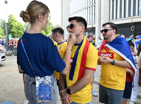 26 06 2024, xsltx, European Football Championship 2024, Slovakia Romania emspor, v l emotions, fans, atmosphere, flags, logo, Romania, spectators, jerseysn UEFA REGULATIONS PROHIBIT ANY USE OF PHOTOGRAPHS as IMAGE SEQUENCES and or QUASI VIDEO Frankfurt